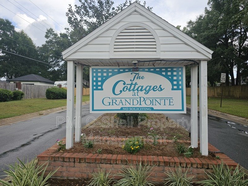 3 Bedroom 2 Bath, Pets, Park, Fenced Yard, Updated property image