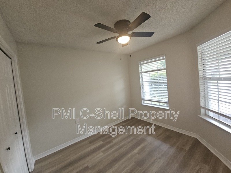 3 Bedroom 2 Bath, Pets, Park, Fenced Yard, Updated property image