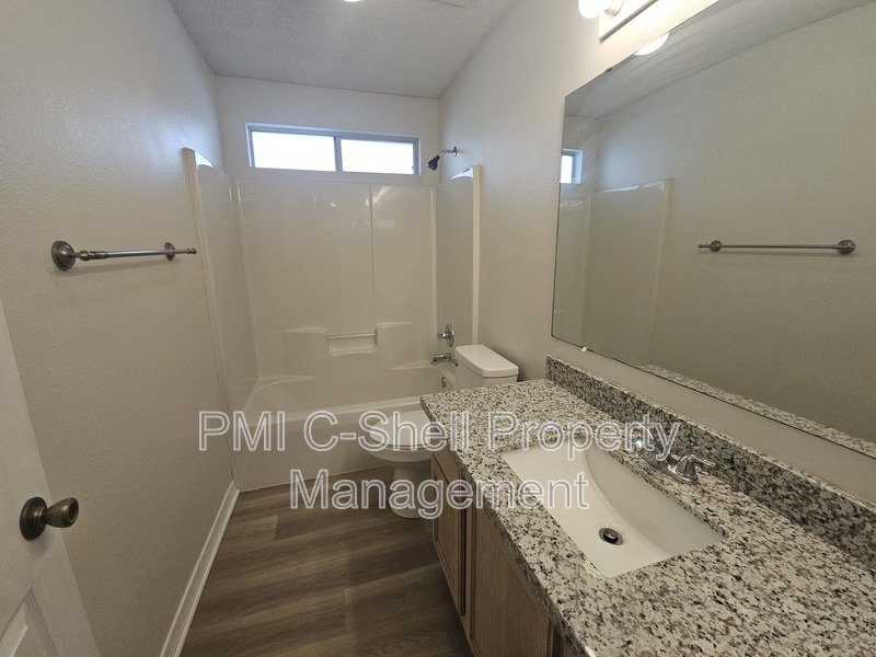 3 Bedroom 2 Bath, Pets, Park, Fenced Yard, Updated property image