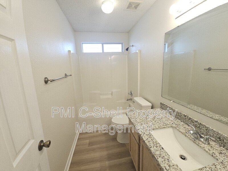 3 Bedroom 2 Bath, Pets, Park, Fenced Yard, Updated property image