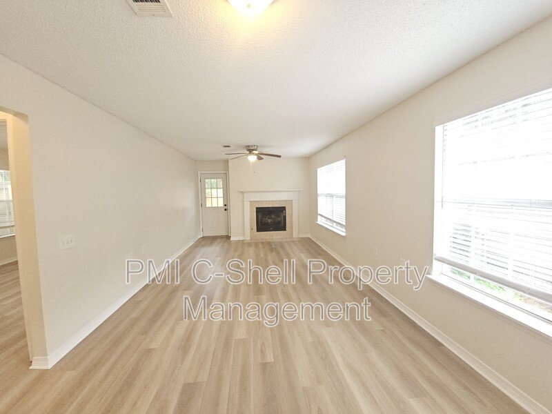 3 Bedroom 2 Bath, Pets, Park, Fenced Yard, Updated property image