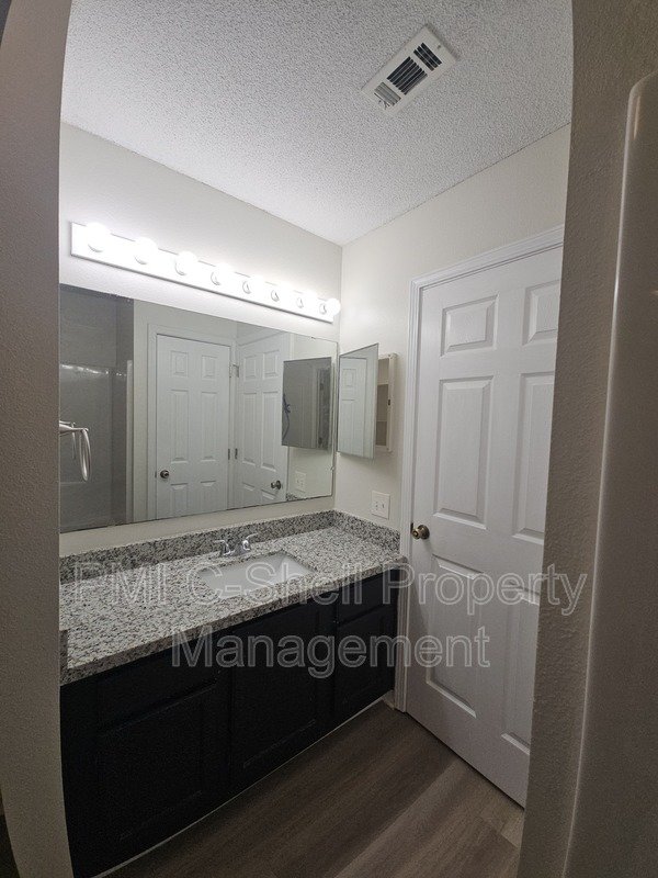 3 Bedroom 2 Bath, Pets, Park, Fenced Yard, Updated property image