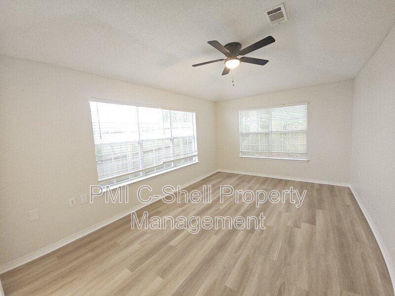 3 Bedroom 2 Bath, Pets, Park, Fenced Yard, Updated property image