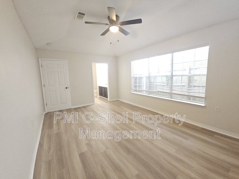 3 Bedroom 2 Bath, Pets, Park, Fenced Yard, Updated property image
