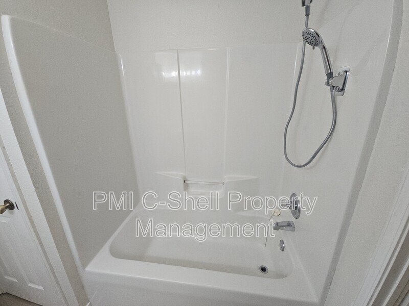 3 Bedroom 2 Bath, Pets, Park, Fenced Yard, Updated property image