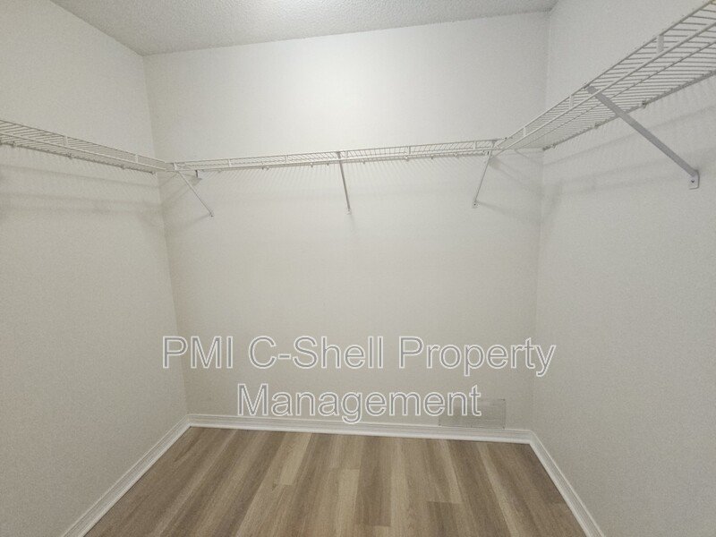 3 Bedroom 2 Bath, Pets, Park, Fenced Yard, Updated property image