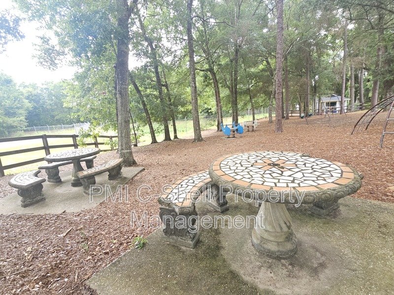 3 Bedroom 2 Bath, Pets, Park, Fenced Yard, Updated property image