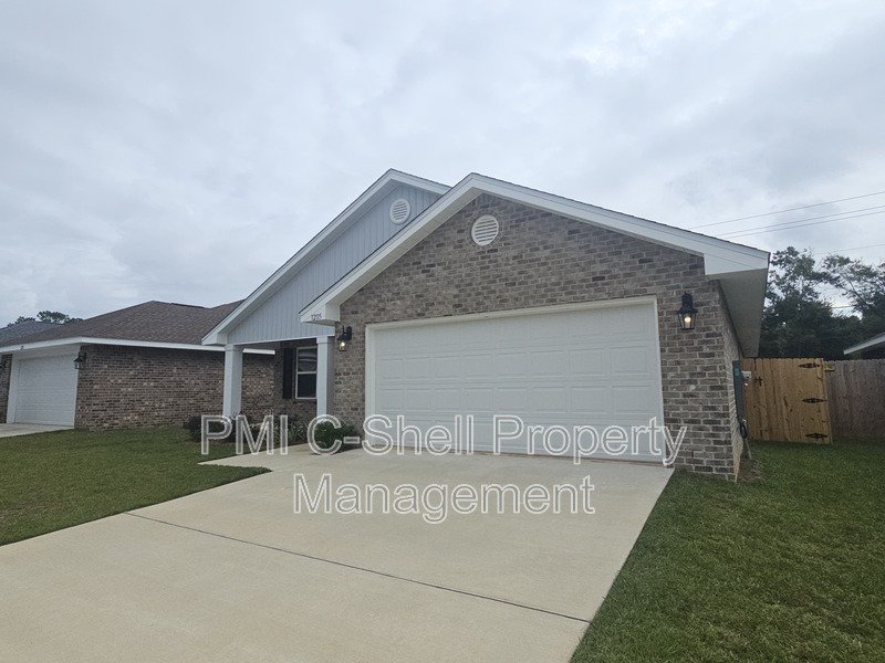 New 4 Bed 2 Bath, Garage, Yard, Pets, NAS Penscola property image