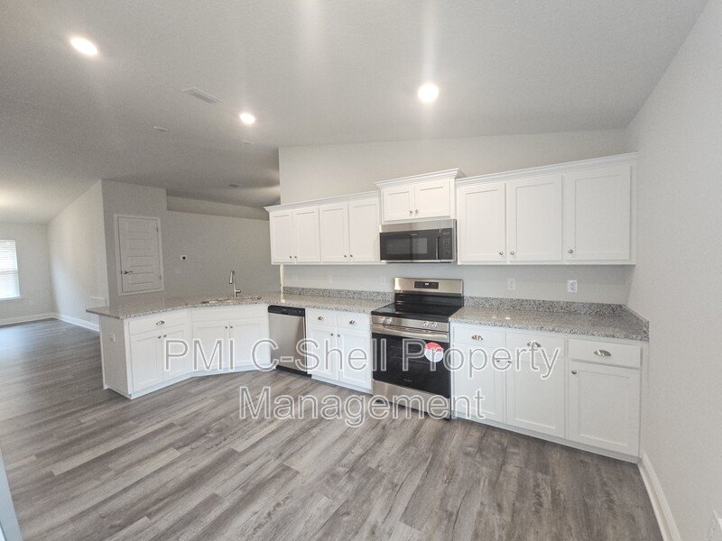 New 4 Bed 2 Bath, Garage, Yard, Pets, NAS Penscola property image