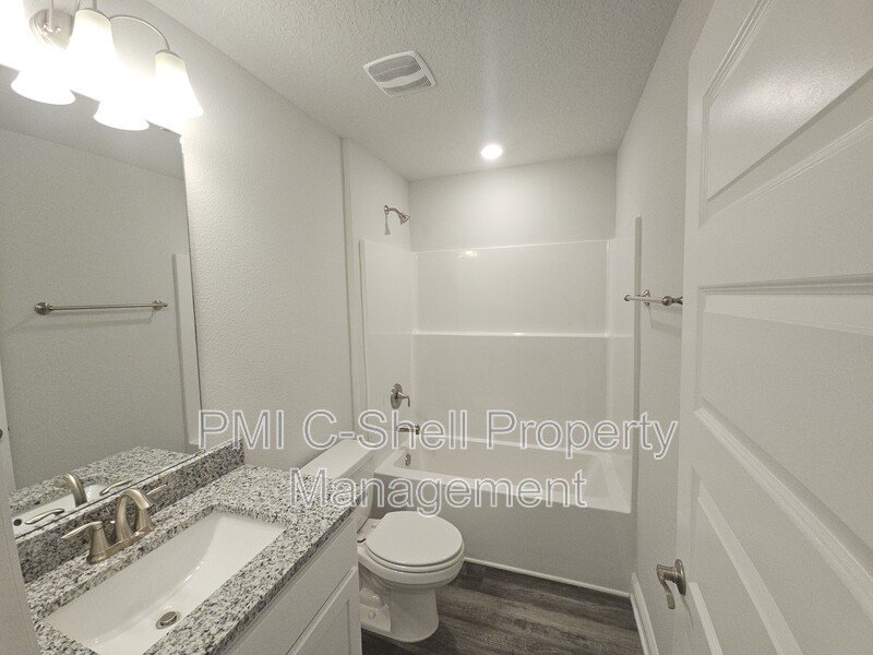 New 4 Bed 2 Bath, Garage, Yard, Pets, NAS Penscola property image