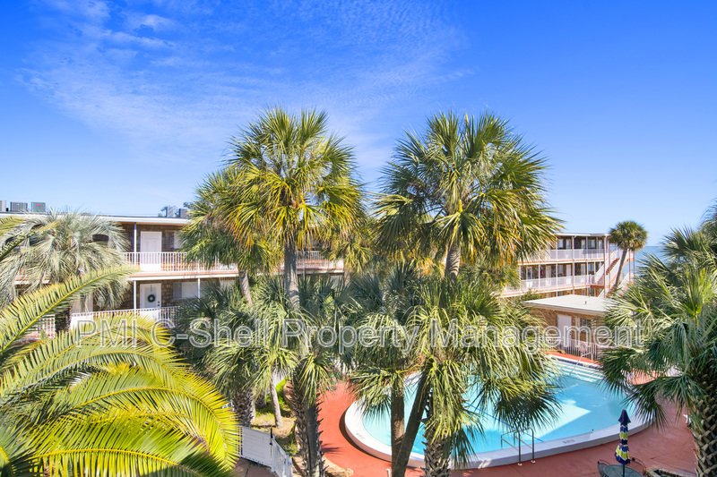 Beautiful 2 Bed 1.5 Bath Pool View Pensacola property image