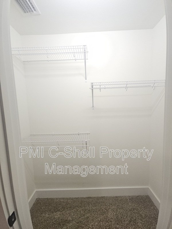 New 3 Bedroom 3.5 Townhome, Close to University-Hospital, Pets OK property image