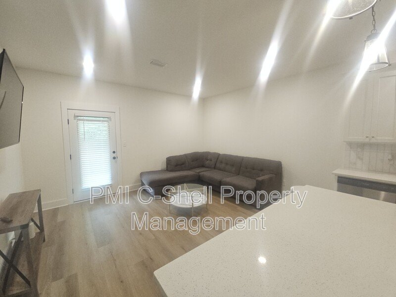 New 3 Bedroom 3.5 Townhome, Close to University-Hospital, Pets OK property image