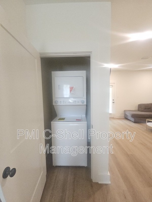 New 3 Bedroom 3.5 Townhome, Close to University-Hospital, Pets OK property image
