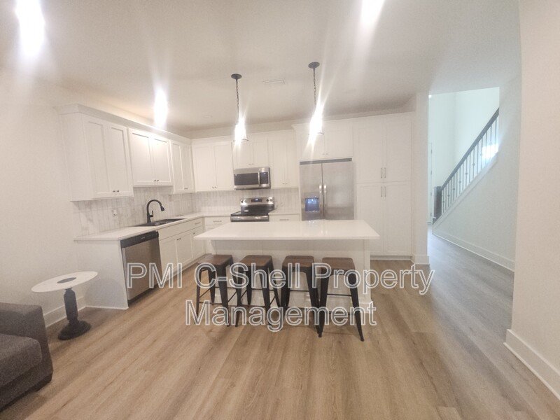 New 3 Bedroom 3.5 Townhome, Close to University-Hospital, Pets OK property image
