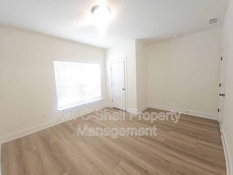 New 3 Bedroom 3.5 Townhome, Close to University-Hospital, Pets OK property image
