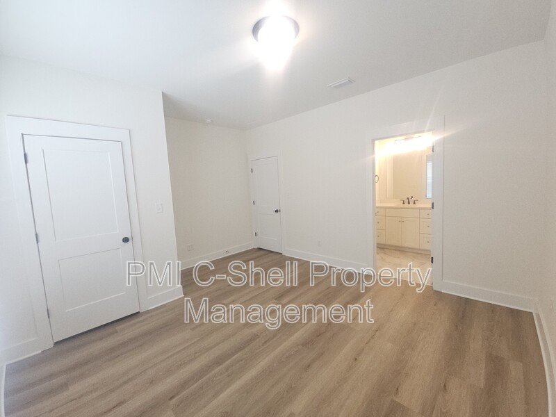 New 3 Bedroom 3.5 Townhome, Close to University-Hospital, Pets OK property image