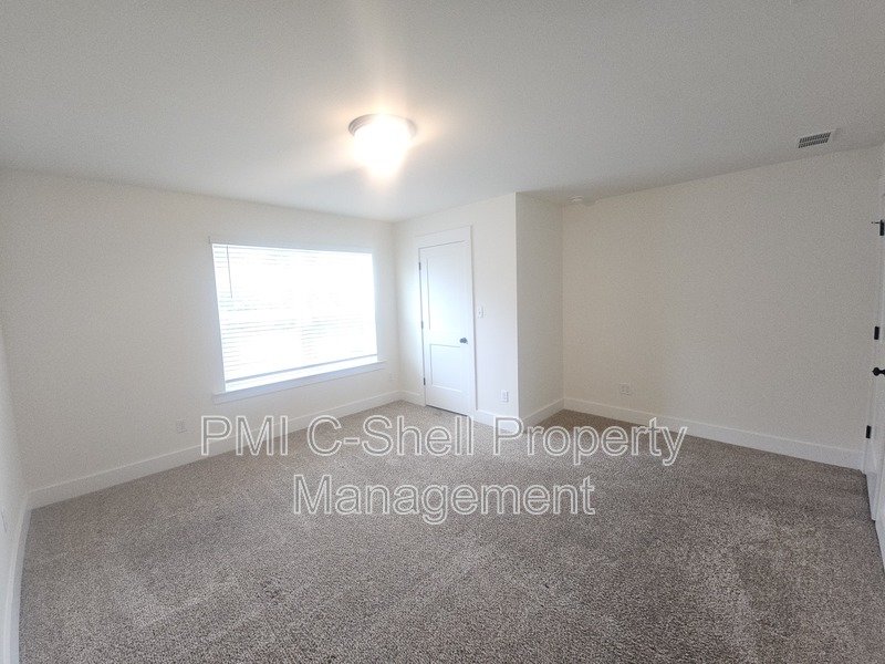 New 3 Bedroom 3.5 Townhome, Close to University-Hospital, Pets OK property image