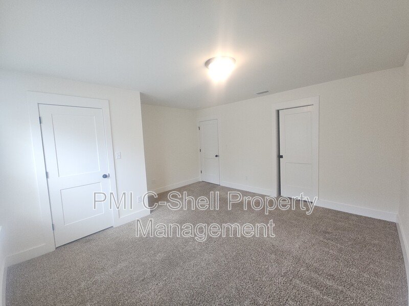 New 3 Bedroom 3.5 Townhome, Close to University-Hospital, Pets OK property image