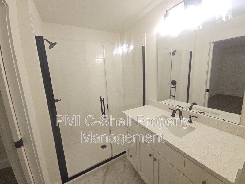 New 3 Bedroom 3.5 Townhome, Close to University-Hospital, Pets OK property image