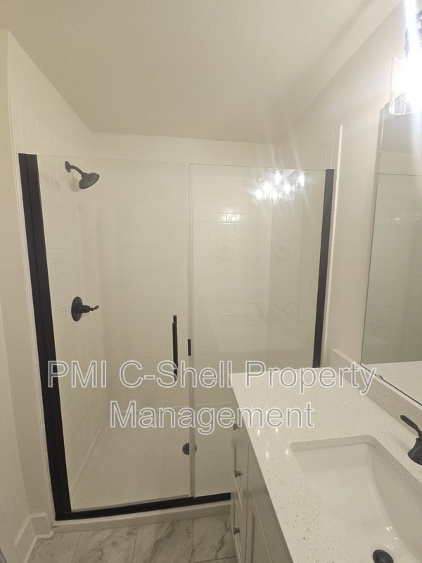 New 3 Bedroom 3.5 Townhome, Close to University-Hospital, Pets OK property image