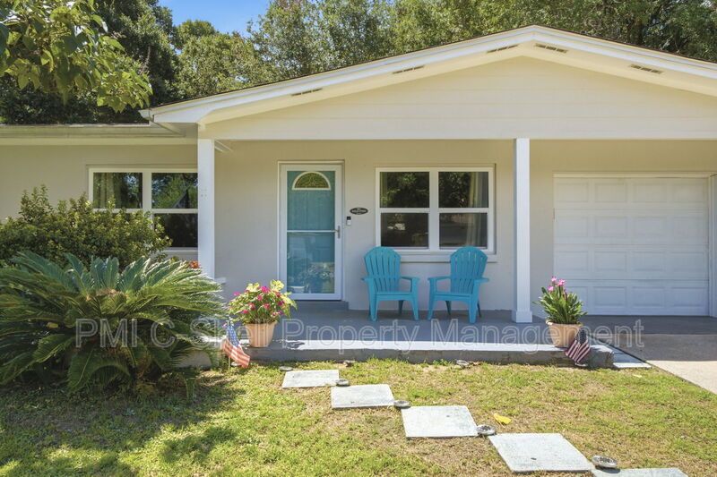 Updated 3 Bed 2 Bath Home, Convenient, Pet Friendly, Backyard property image