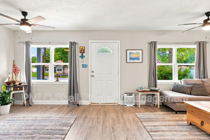 Updated 3 Bed 2 Bath Home, Convenient, Pet Friendly, Backyard property image