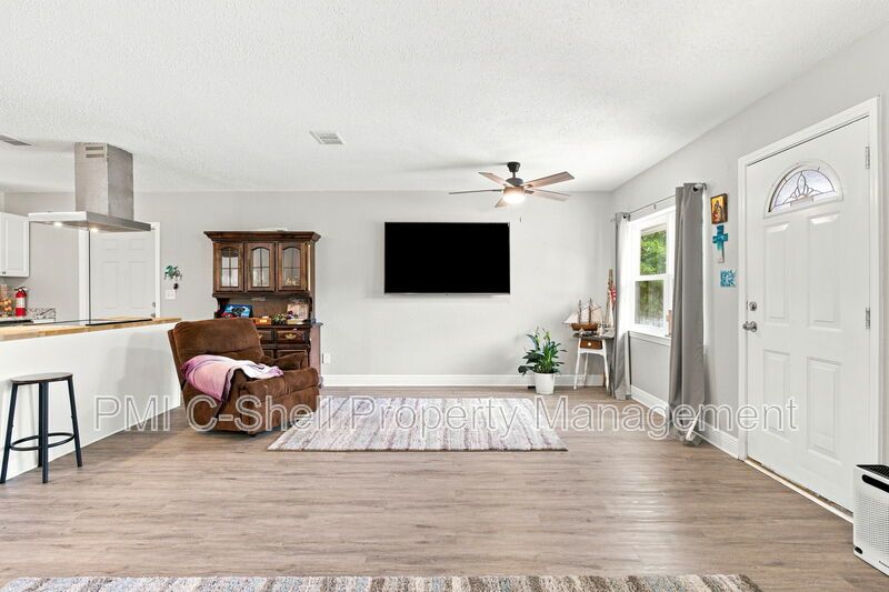 Updated 3 Bed 2 Bath Home, Convenient, Pet Friendly, Backyard property image