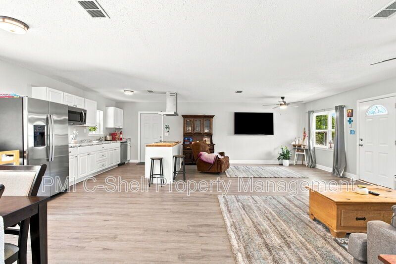 Updated 3 Bed 2 Bath Home, Convenient, Pet Friendly, Backyard property image