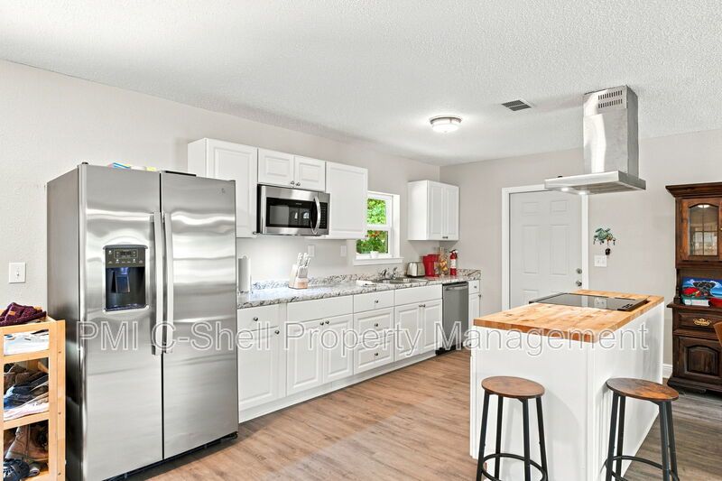 Updated 3 Bed 2 Bath Home, Convenient, Pet Friendly, Backyard property image
