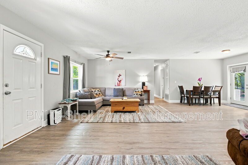 Updated 3 Bed 2 Bath Home, Convenient, Pet Friendly, Backyard property image