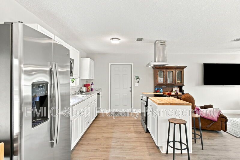 Updated 3 Bed 2 Bath Home, Convenient, Pet Friendly, Backyard property image