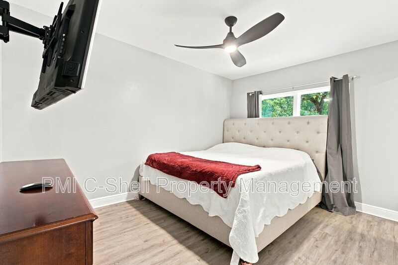 Updated 3 Bed 2 Bath Home, Convenient, Pet Friendly, Backyard property image