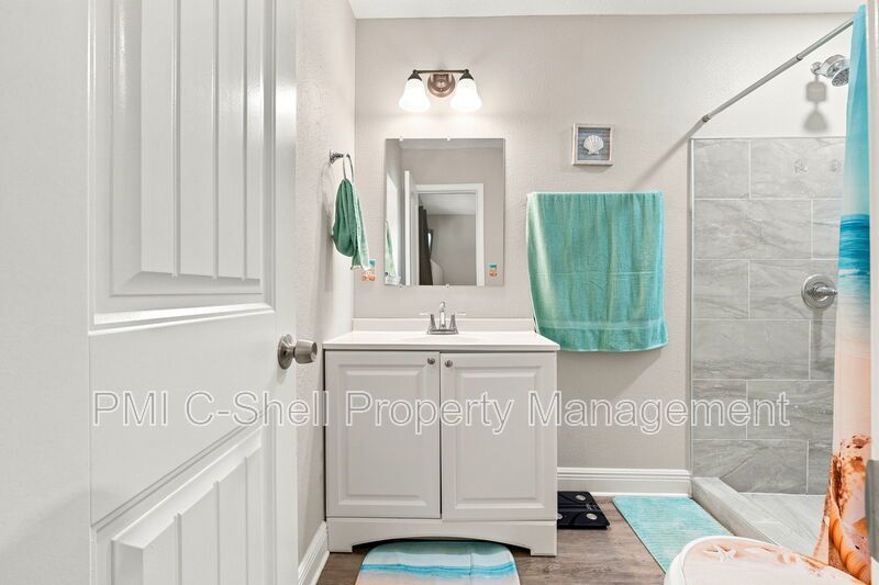 Updated 3 Bed 2 Bath Home, Convenient, Pet Friendly, Backyard property image