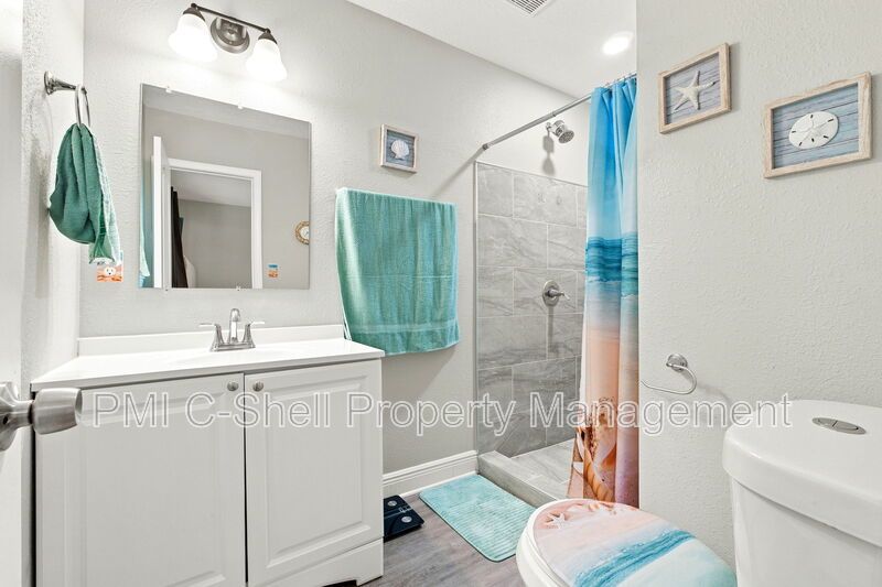 Updated 3 Bed 2 Bath Home, Convenient, Pet Friendly, Backyard property image