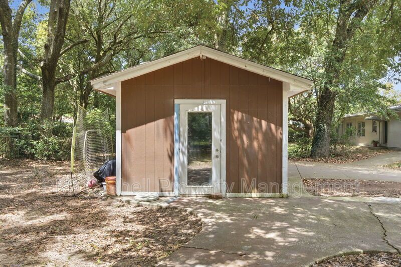 Updated 3 Bed 2 Bath Home, Convenient, Pet Friendly, Backyard property image
