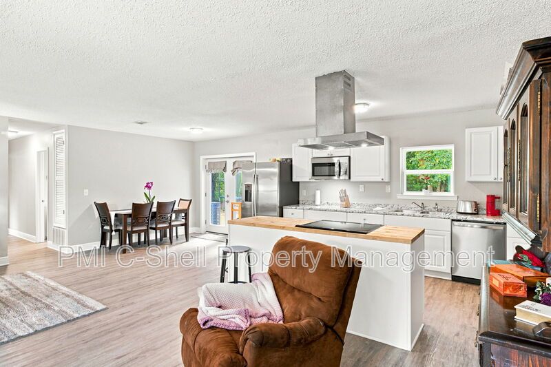 Updated 3 Bed 2 Bath Home, Convenient, Pet Friendly, Backyard property image