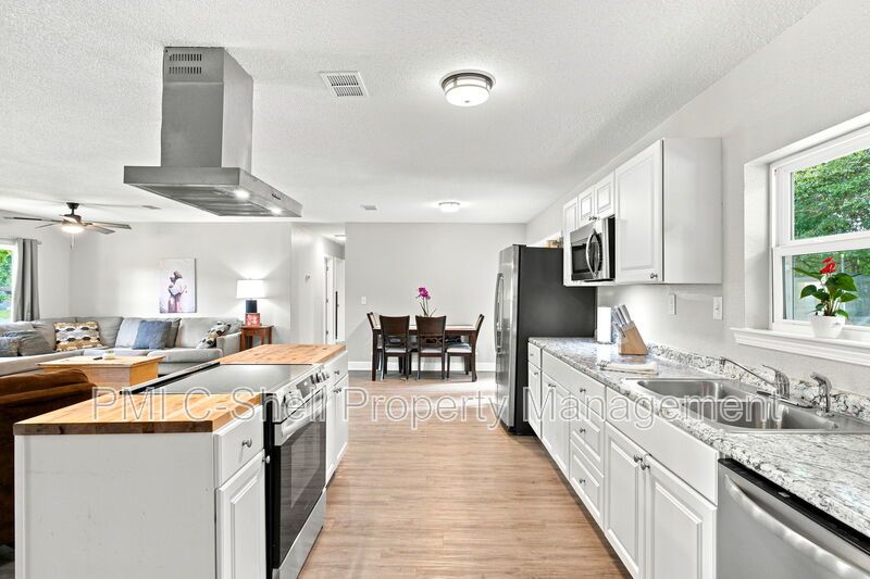 Updated 3 Bed 2 Bath Home, Convenient, Pet Friendly, Backyard property image