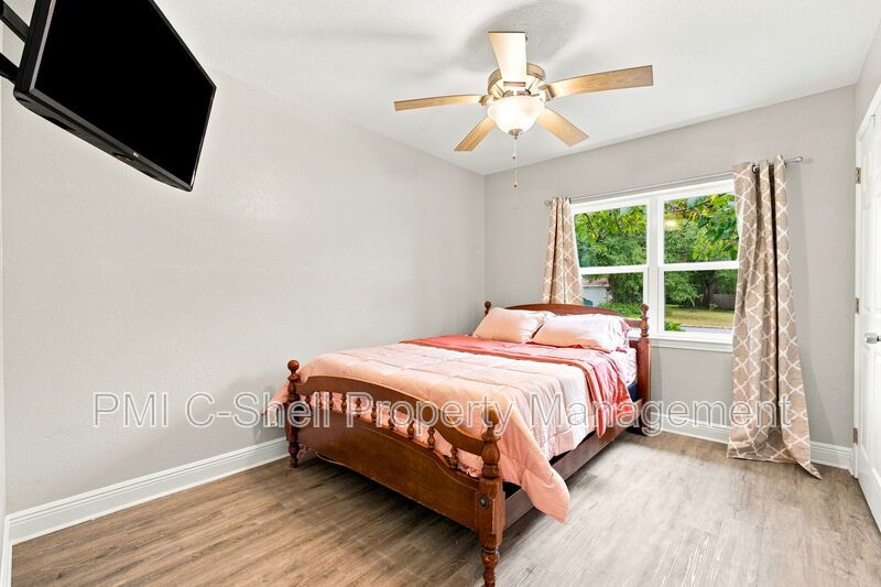 Updated 3 Bed 2 Bath Home, Convenient, Pet Friendly, Backyard property image