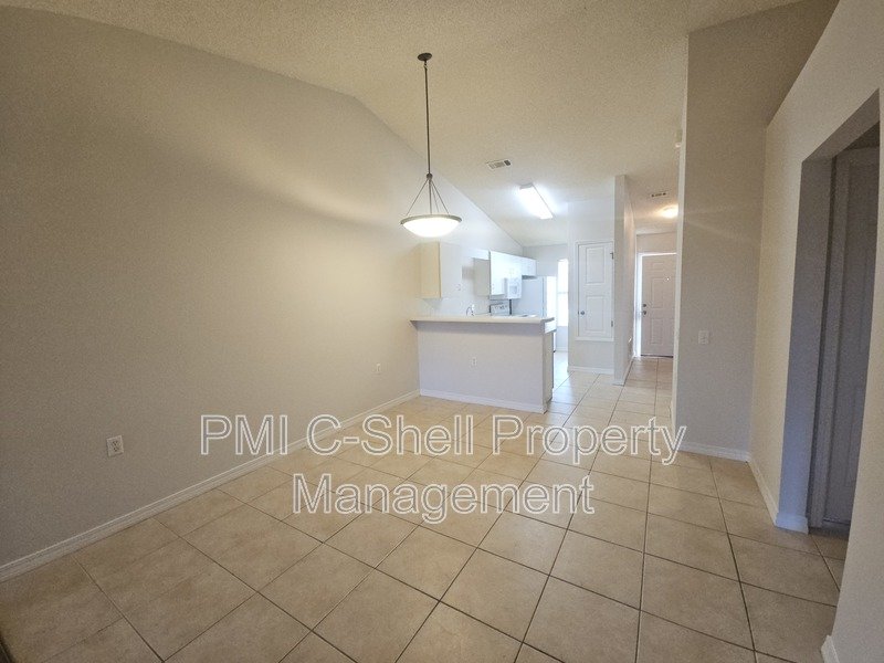Convenient 2 Bed 1 Bath Townhouse, Yard, Pets OK property image