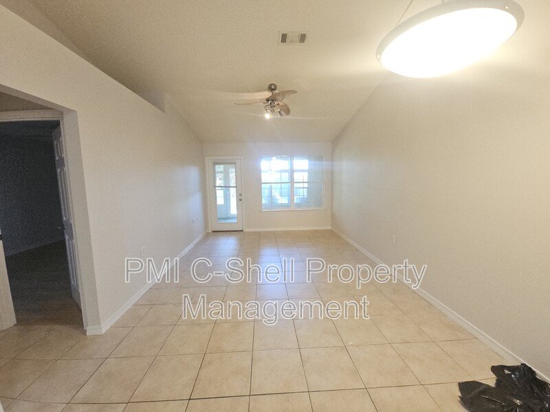 Convenient 2 Bed 1 Bath Townhouse, Yard, Pets OK property image