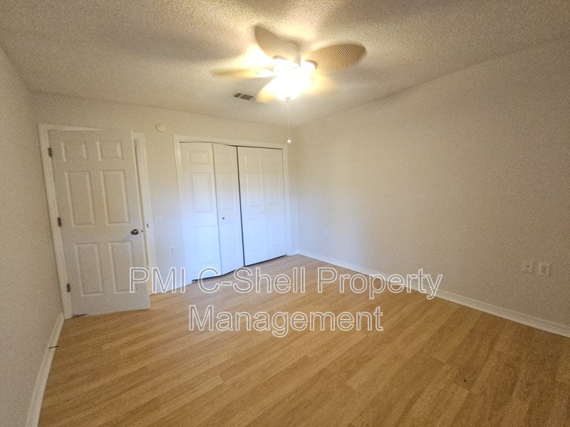Convenient 2 Bed 1 Bath Townhouse, Yard, Pets OK property image
