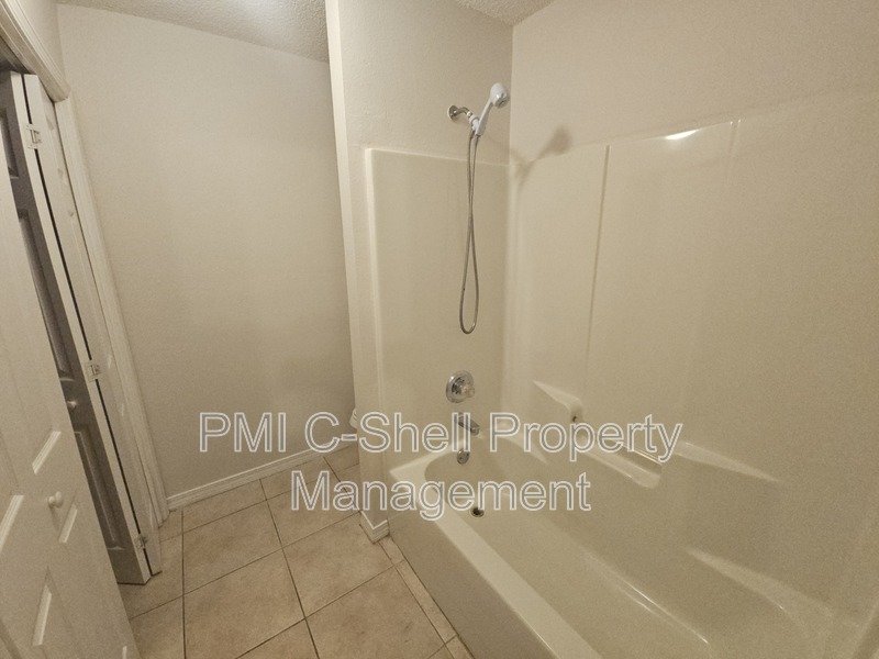 Convenient 2 Bed 1 Bath Townhouse, Yard, Pets OK property image