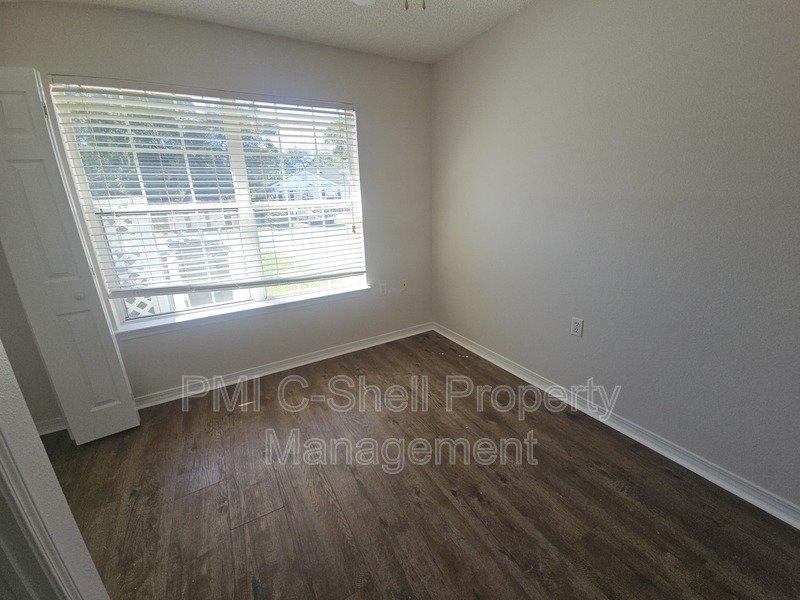 Convenient 2 Bed 1 Bath Townhouse, Yard, Pets OK property image