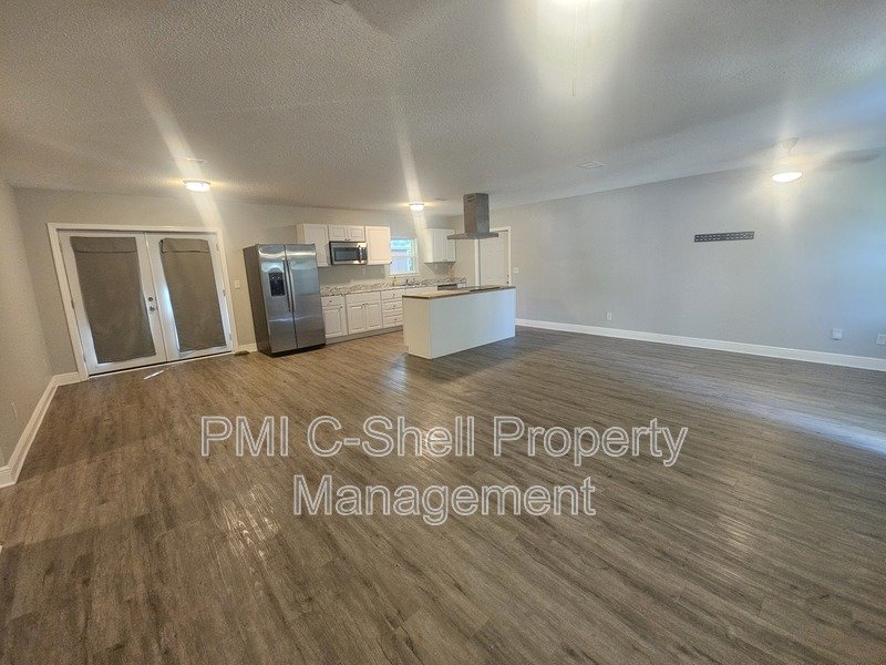 Updated 3 Bed 2 Bath Home, Convenient, Pet Friendly, Backyard property image