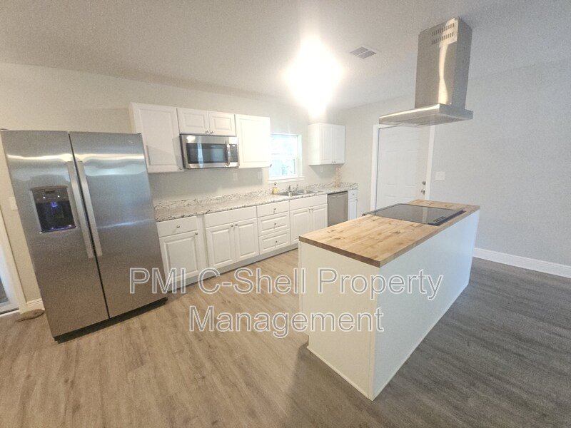 Updated 3 Bed 2 Bath Home, Convenient, Pet Friendly, Backyard property image