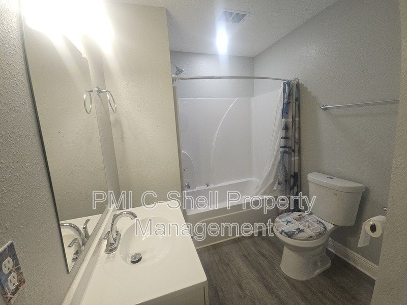 Updated 3 Bed 2 Bath Home, Convenient, Pet Friendly, Backyard property image
