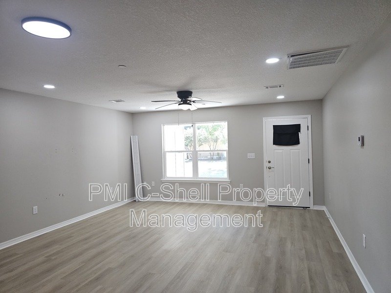 New Updated 2 Bed 1 Bath Pet Friendly Pensacola property image