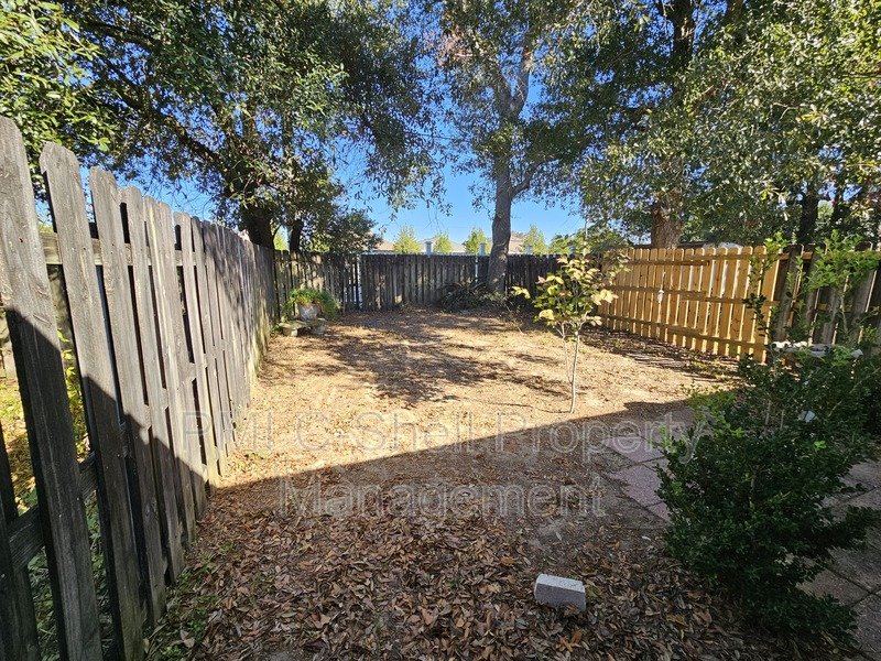 Convenient 2 Bed 1 Bath Townhouse, Yard, Pets OK property image