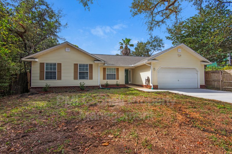3bed 2bath Gulf Breeze, Yard, Great Schools, No HOA, $374,900 property image